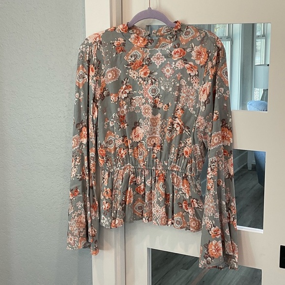 Savanna Jane Tops - Savanna Jane Women’s Floral Gray and Orange Blouse Size Large